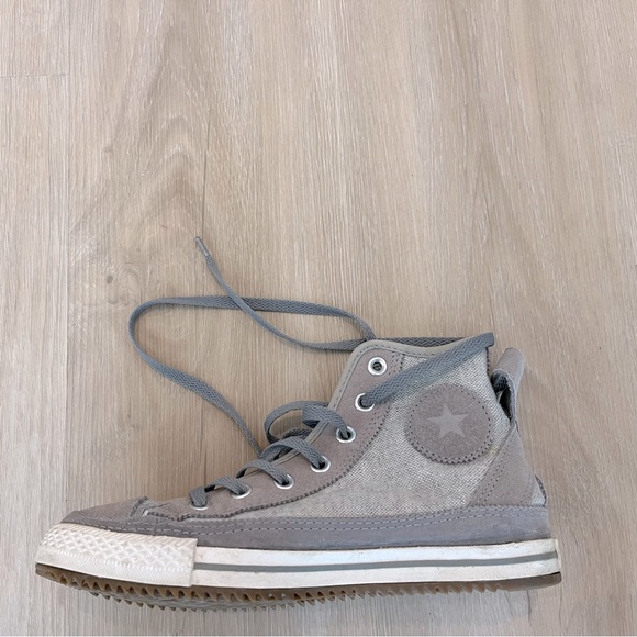 Coverse lined woman’s shoes - Picture 1 of 3